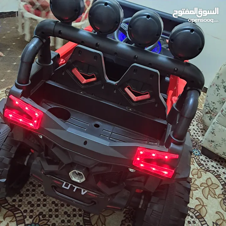 سيارة أطفال