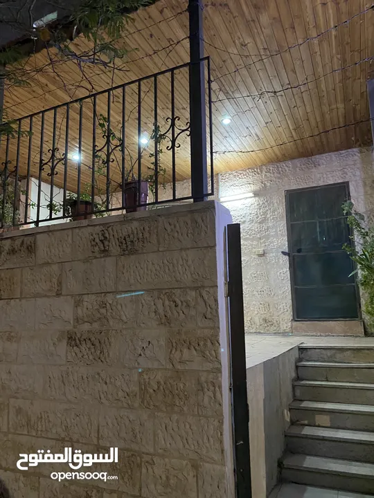 شقة ارضية للبيع بجبل الحسين ، شارع يافا ، عمارة 82 ، شقة 1 مع ترس وكراج سيارة