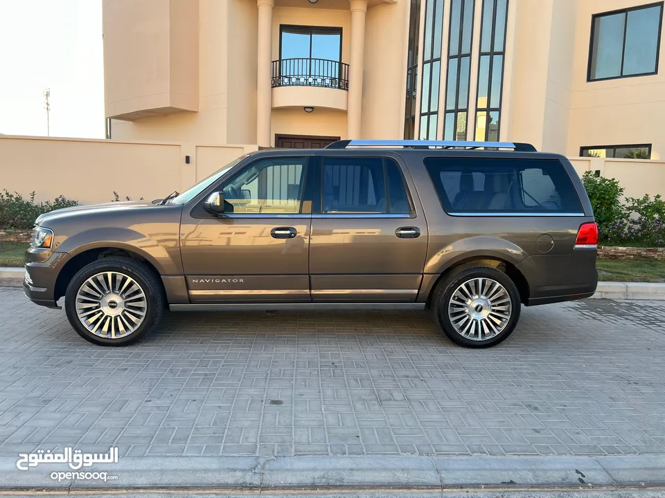 2015 Lincoln Navigator L 4X4 full option in excellent condition driven 100000km zero  accident