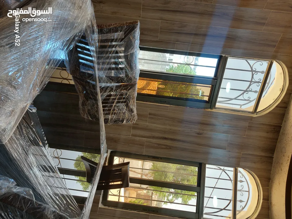 طاولة سفرة فاخرة للبيع بسعر مغري