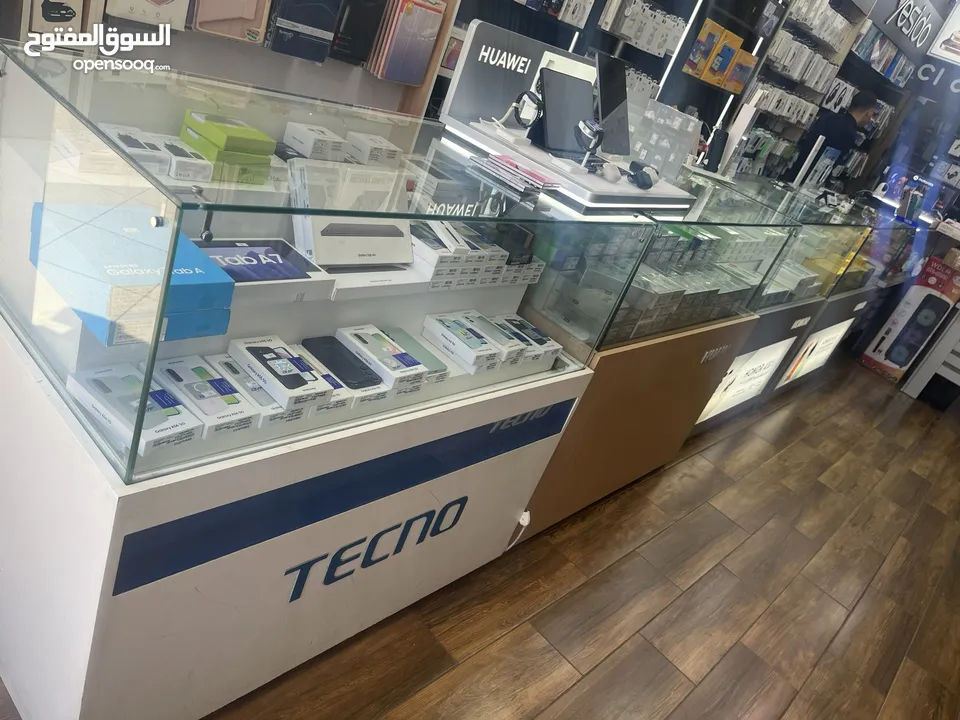 ديكور محل موبايلات بحالة ممتازه للبيع