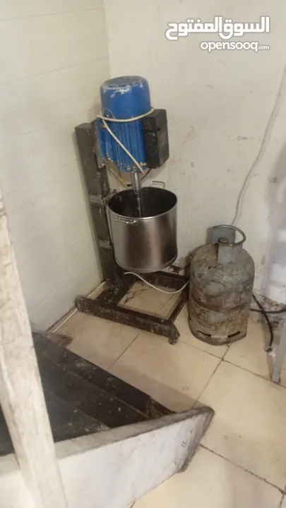 مطعم حمص وفلافل اسناكات للبيع في السلط