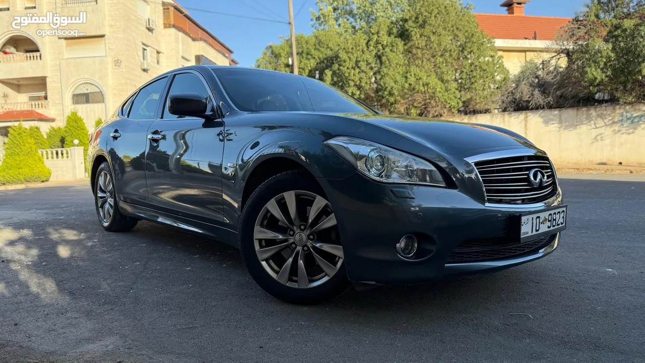 سيارة إنفينيتي Q70 2014 للبيع