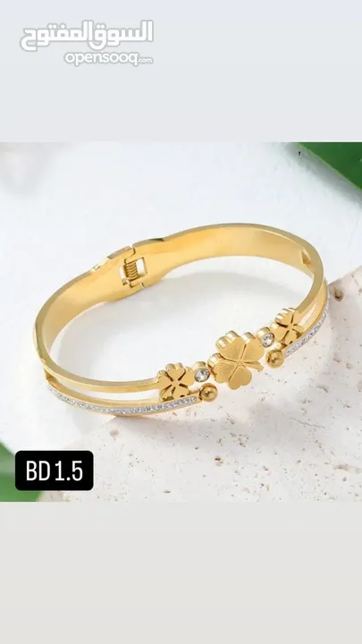 Ladies assorted accessories excellent quality and in affordable price . Amazing collections