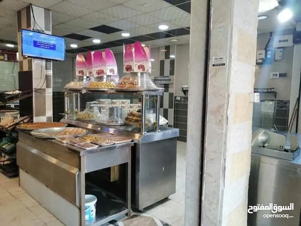 مخبز اللي ومعدات حلويات وفرن دوار مع الرخصة للبيع في اربد