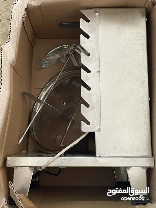 شواية شاورما منزلية متينة، تستخدم للشاورما والكباب والجاج المشوي من المصنع مباشرة بسعر وجودة مميزين.