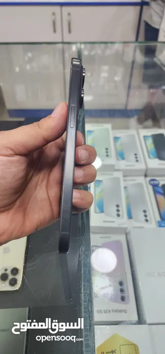 iPhone 15 pro max وارد الشرق الأوسط بحالة الجديد بطارية 100%