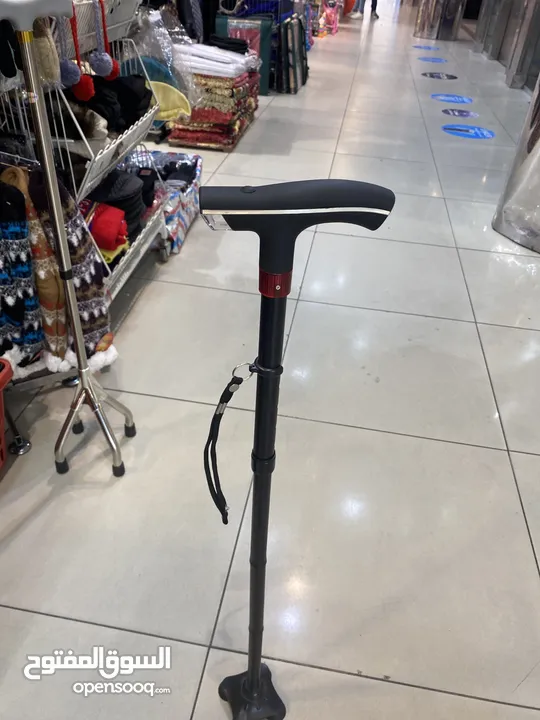 عكازة خشب متعددة الاشكال