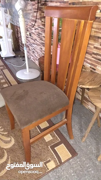 اذا كنت مهتم فلا تتردد في الاتصال بنا طاولة سفره فاخره جدا حجم كبير 8 كراسي بحاله ممتازه جدٱ