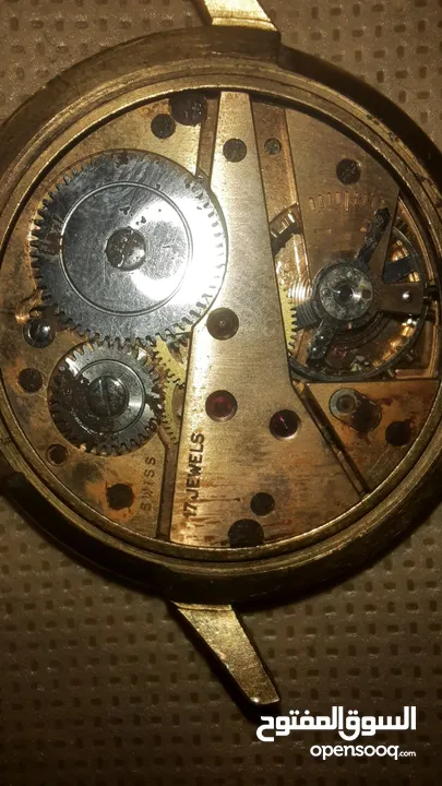 ساعة قديمة وقطعه نادرة تخص امير سعودي