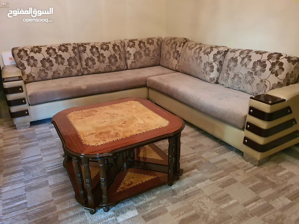 طقم كورنر مع طقم طاولات وسط