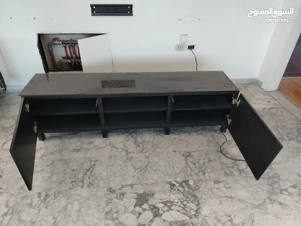 غرفه نوم أطفال مع طاوله تلفزيون بحاله ممتازه