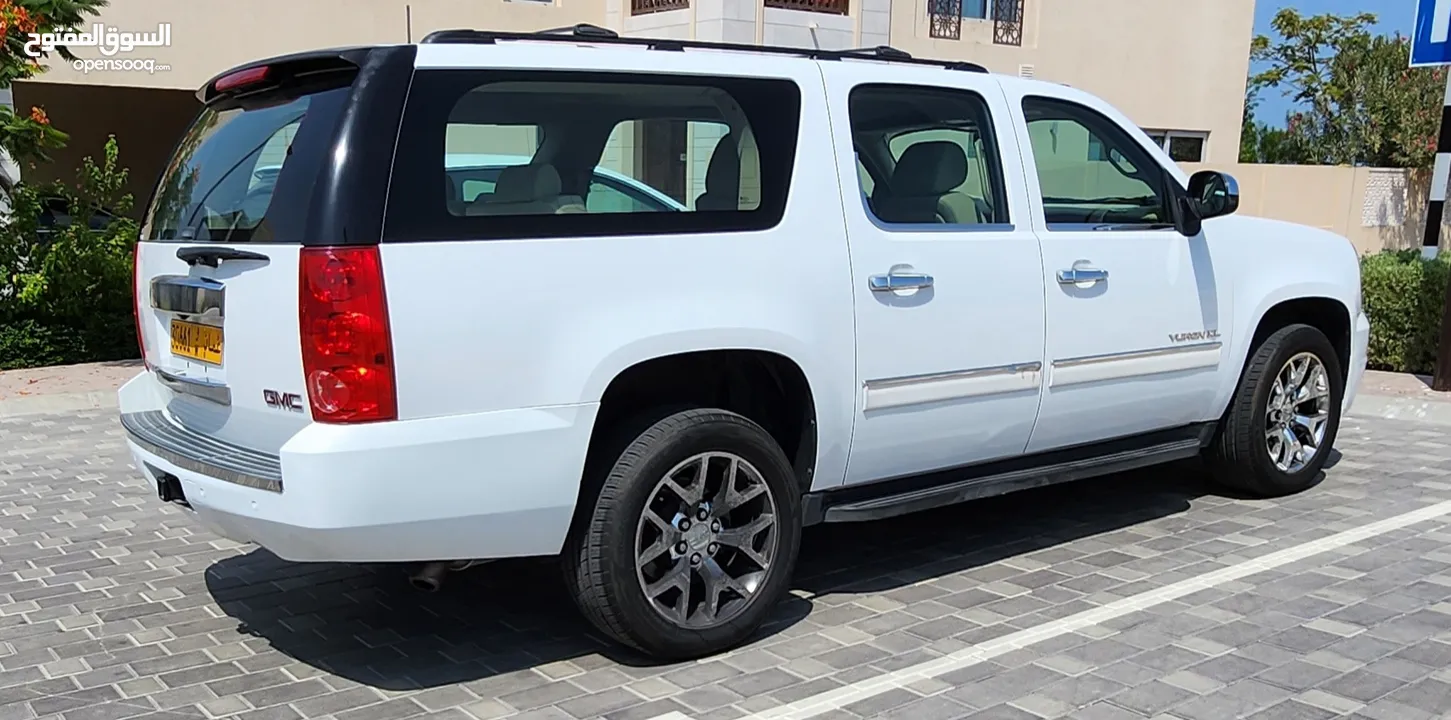 GMC Yukon XL (2011)