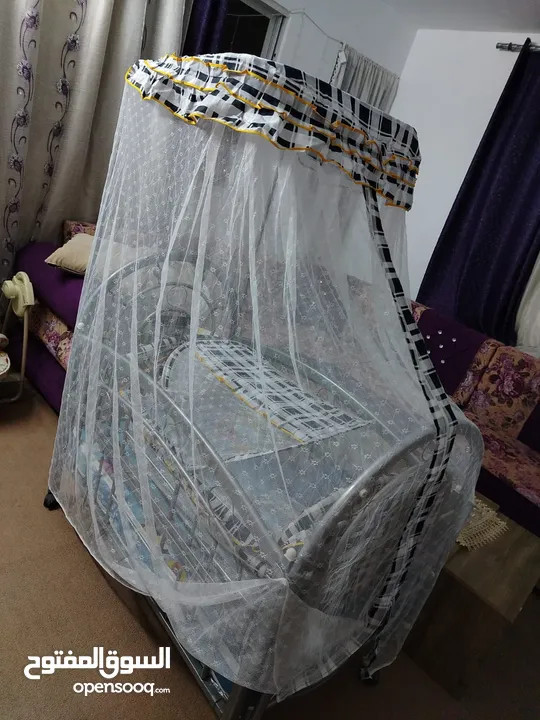 سرير  بيبي+ هزاز +كرسي طعام البيع مفرق أو كامل الأسعار بالوصف لكل قطعة