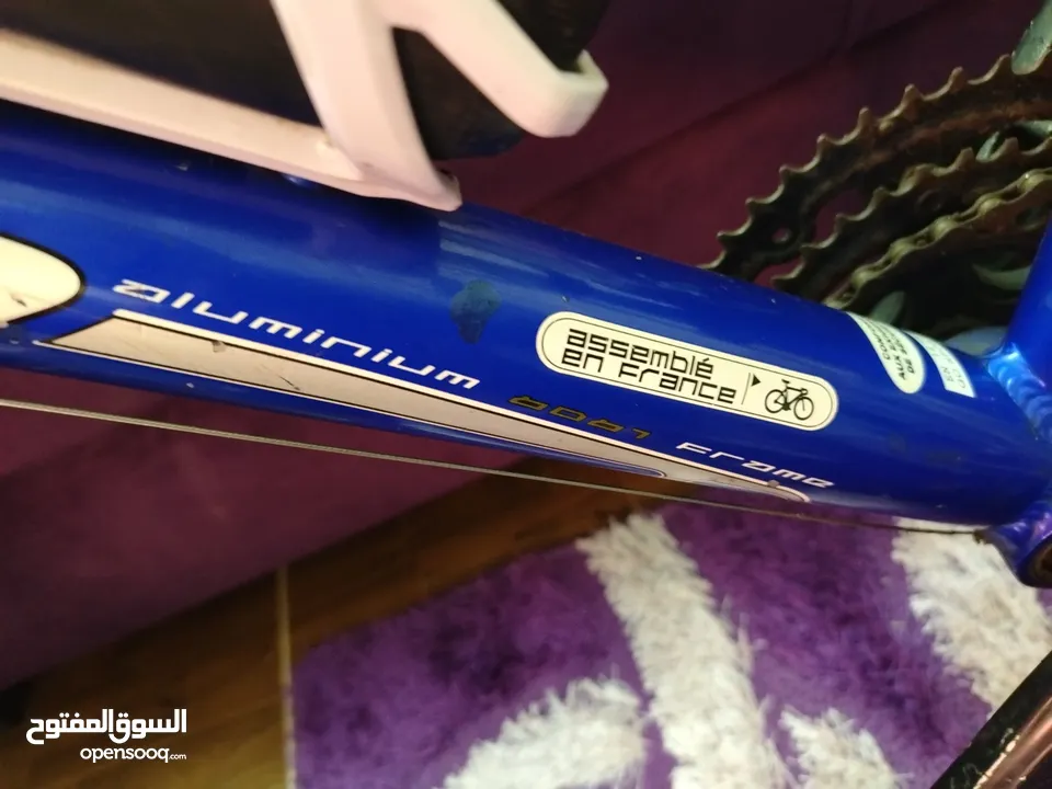 رود بايك فل المنيوم كامل 9سرعات صناعة فرنسية معو خوذة ومعو بوت رياضي