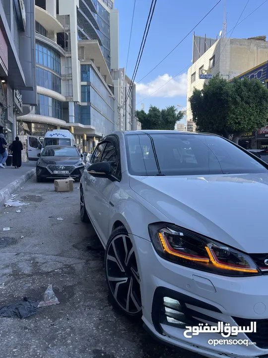 مأمون غريب