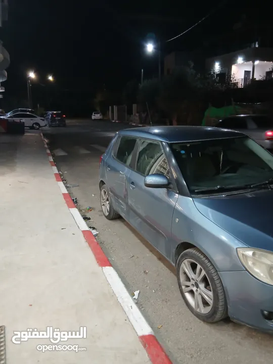 سيارة نظيفة خالية من الحوادث