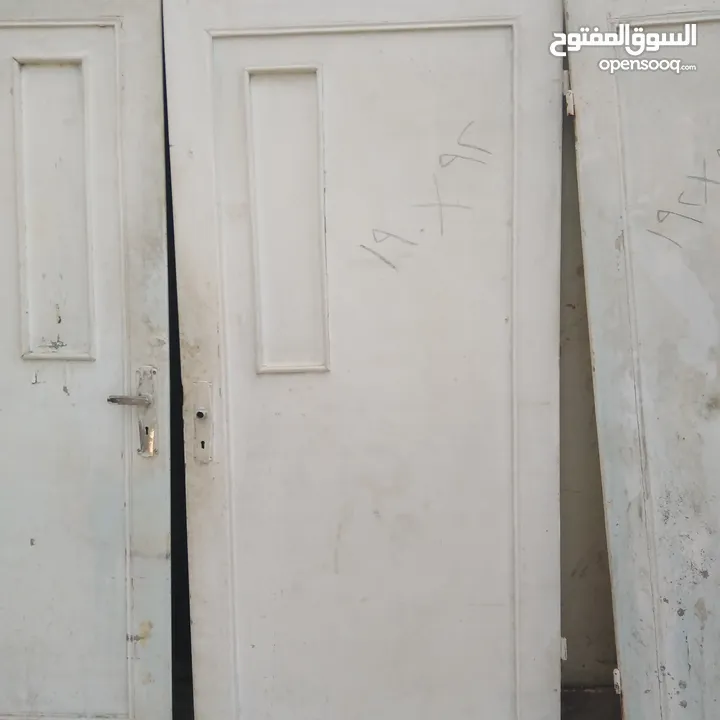أبواب حديد وأبواب خشب