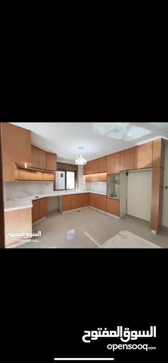 ثلاث غرف غير مفروشة للإيجار