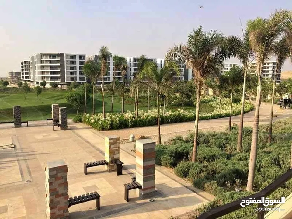 شقة 3 غرف فيو Garden برايم لوكيشن للبيع امام Gardenia City كمبوند تاج سيتي بخصم 70% taj city