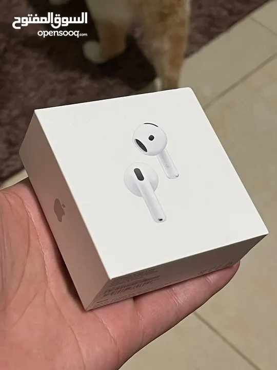 أختار الأصلي وريح راسك النسخة الأحدث والأقوى  بطارية تصل إلى 5ساعات من الأستخدام Apple AirPods 4 AN