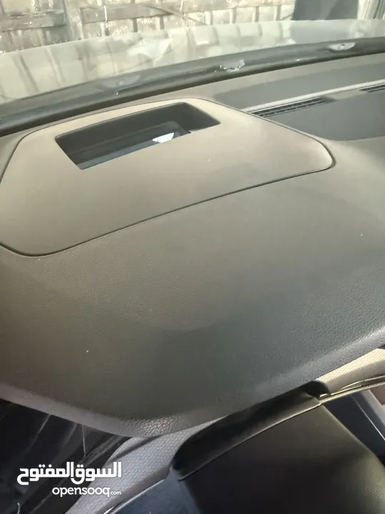 GTI mk8 عداد 30 ألف . اضافات نادرة . بحال الوكالة