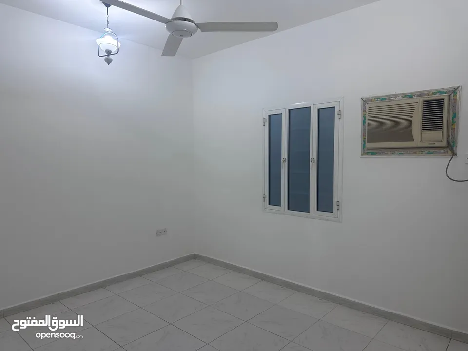 شقة للايجار في الغبرة الشمالية Flat for rent in Al-Ghubrah