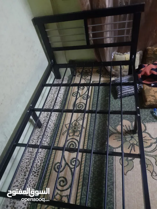سرير للبيع مع الفرشه