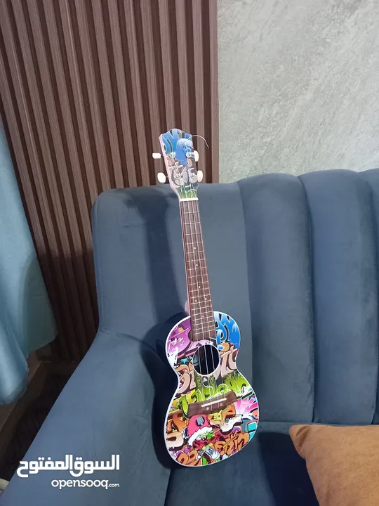 4 strings new body  custom body  ukulele(  آلة  (مش جيتار