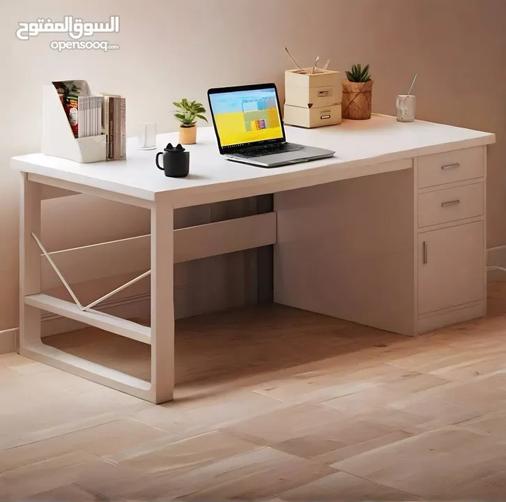 مكتب أنيق بمساحه واسعه وتصميم يوفر لك بيئه عمل مريحه ومنظمه مثالي للدراسه والعمل بسعرر ممتاز