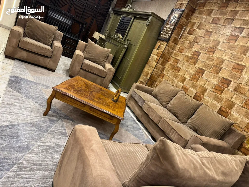 طقم كنب 7 مقاعد مستورد  خشب سويد بالكامل فخم و ثقيل جداً اسفنج دانلوب ،ارضيات zig zag