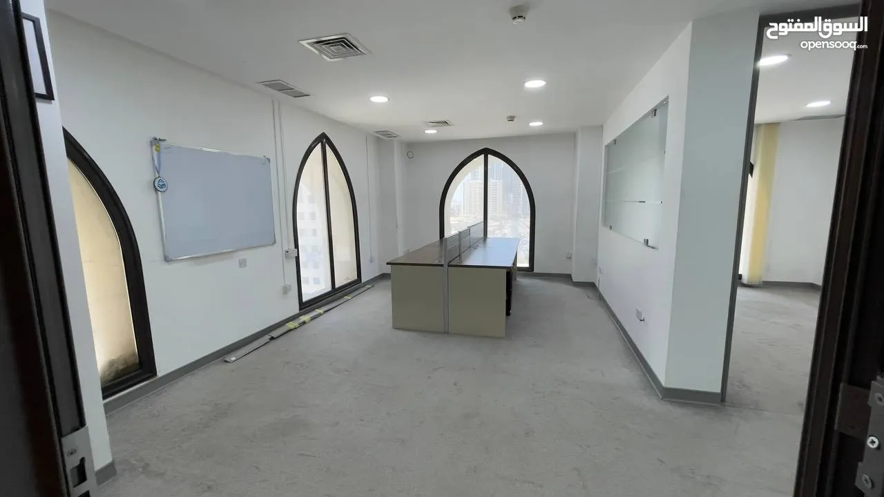 مكتب للإيجار بدون عمولة في شرق شارع أحمد الجابر