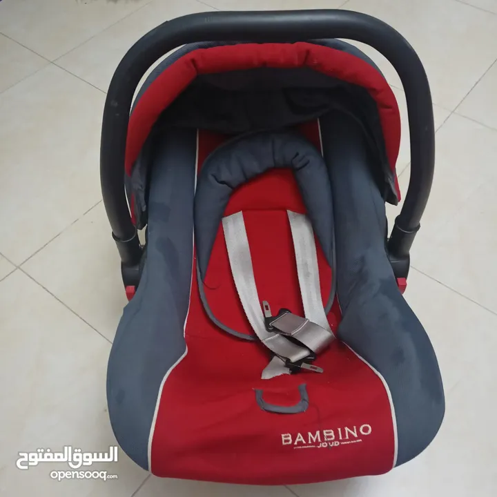 كوت اطفال للبيت والسيارة بحاله ممتازه