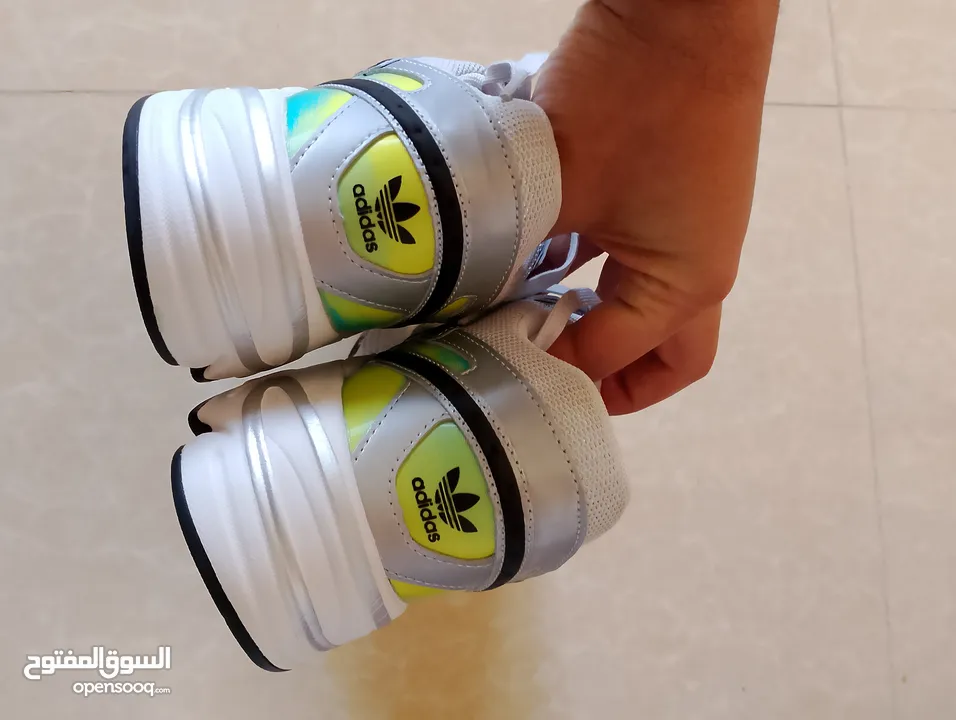 حذاء اديداس اصلي غير مستخدم جديد وارد أروبي