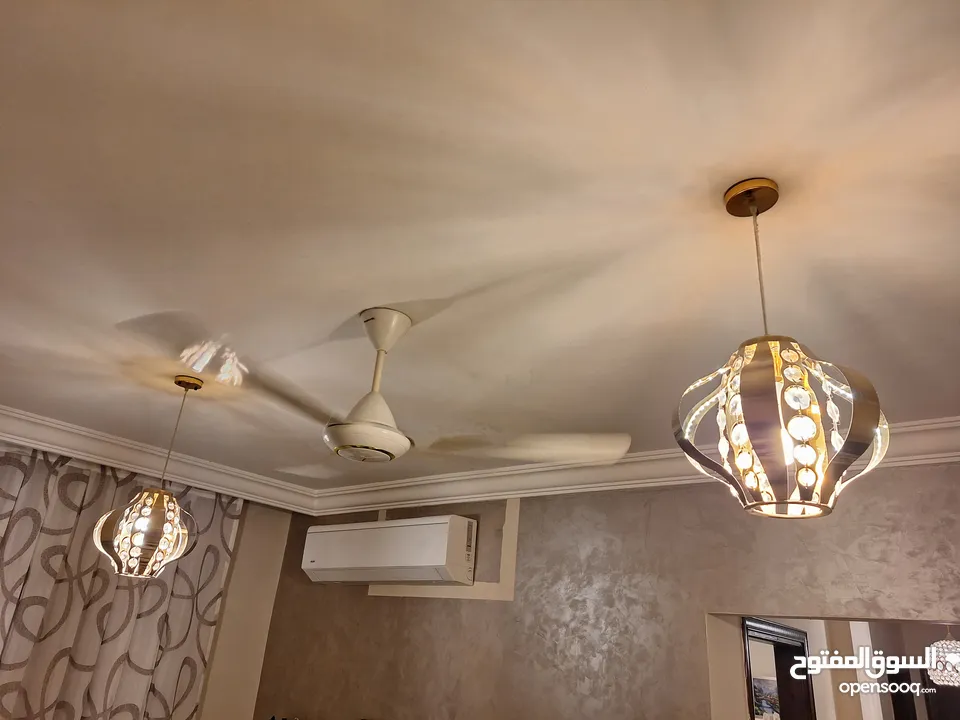 ثريا لون ذهبي مع ليد كريستال ( ستينلس ستيل) عدد 2 مستعملة بحالة ممتازة