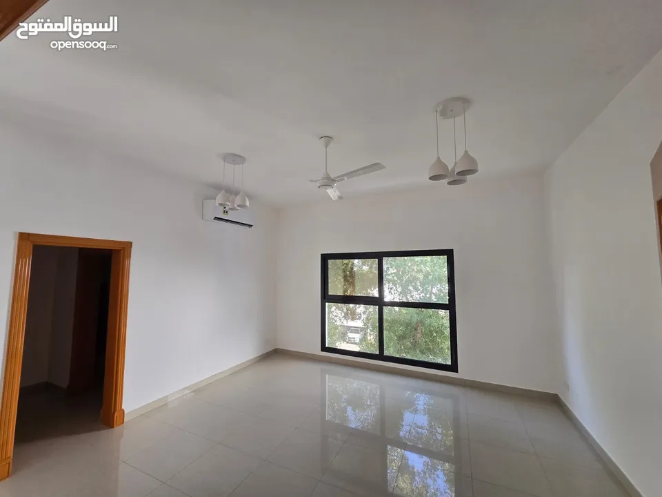 فيلا للايجار في القرم مقابل فندق كراون بلازا-5BHK VILLA at Qurum opposite CROWNE PLAZA