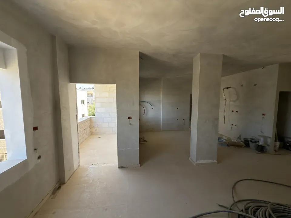 شقة أرضية بإطلالة مفتوحة وتشطيب مؤسس — فرصة لتصميم لمساتك الخاصة!