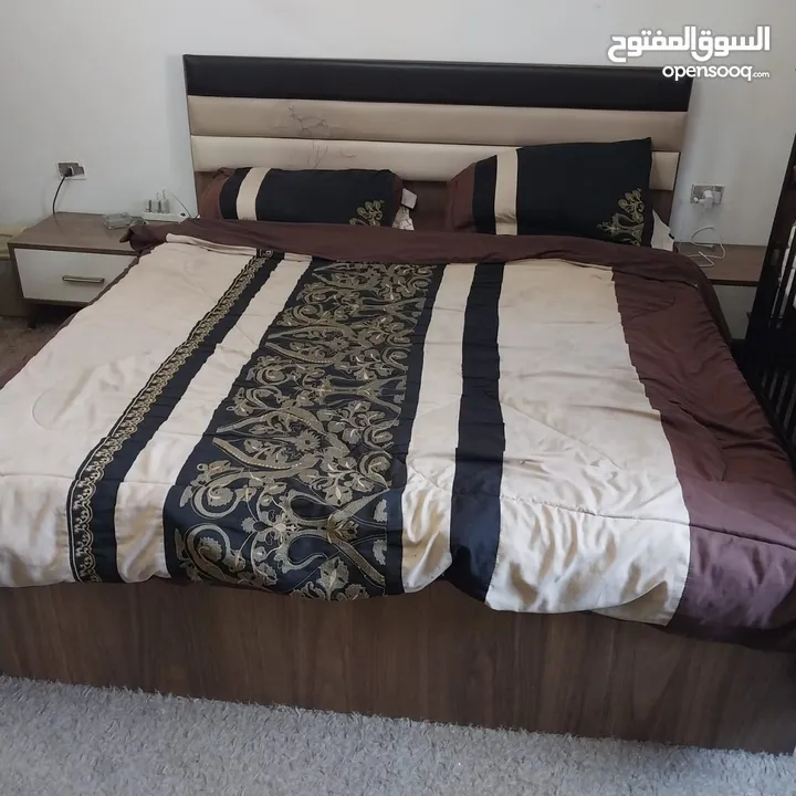 غرفة نوم بحاله جيده جدا