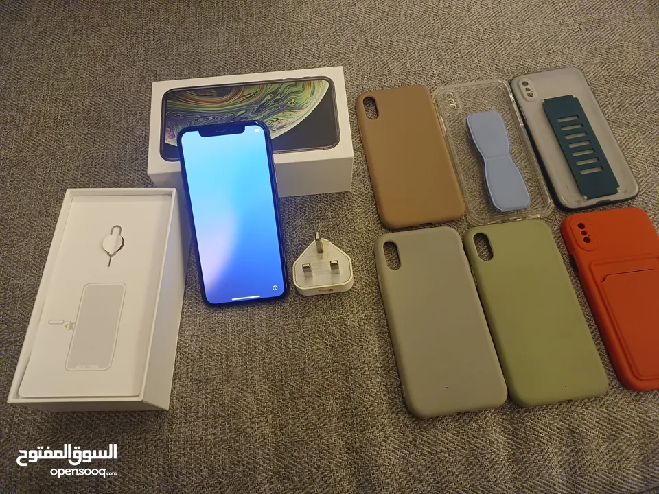 iphone XS 256 gb بحالة الوكالة