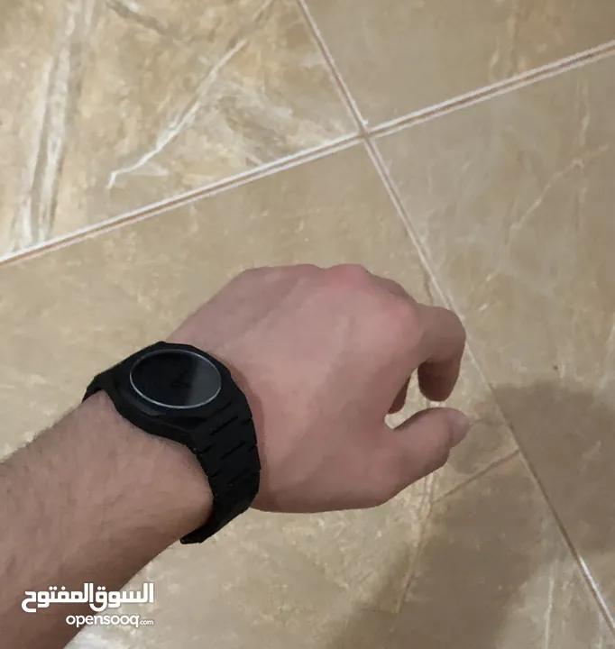 ساعة سودا بالكامل عقارب استعمال خفيف جدا للبيع بسعر جيد