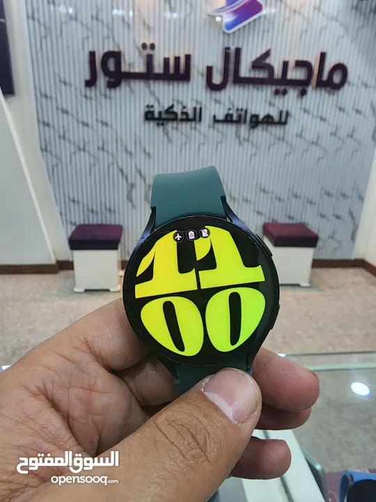 وتش 6 مقاس 44 نظيف مع الشاحن ب95$