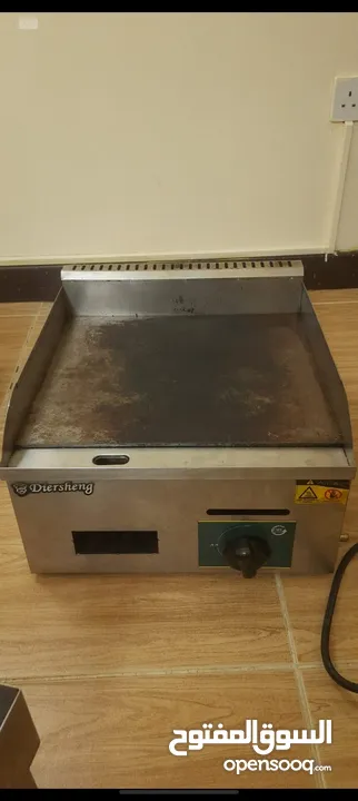 ادوات مطبخ متنوعه ميكروسف و قلايه و شوايه