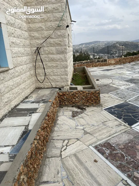 بيت ريفي مع مزرعة