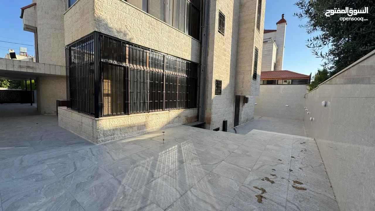 Well-Maintained Villa in Umm Al Summaq / فيلا بحالة ممتازة في أم السماق