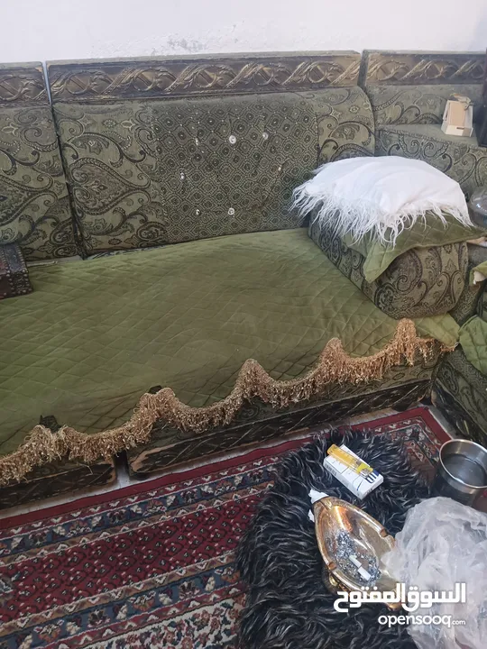 طقم كنب كبير لون زيتي مستعمل