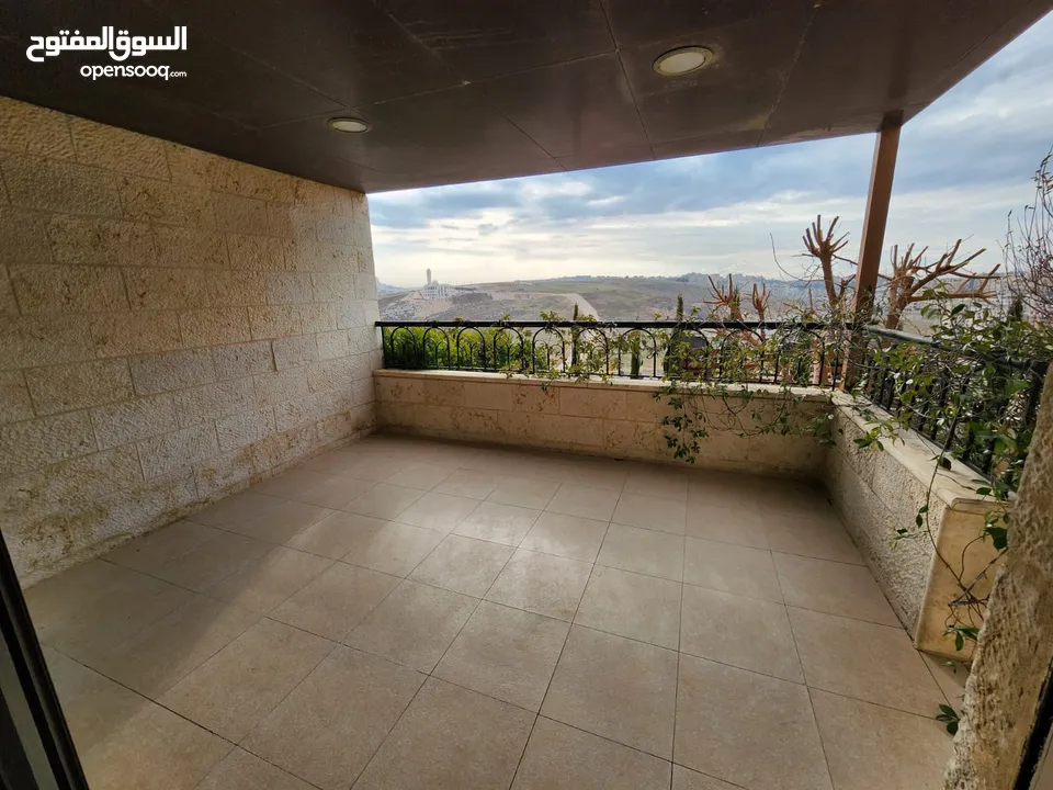 شقة دوبلكس فارغة للإيجار في عبدون - ref : 14462