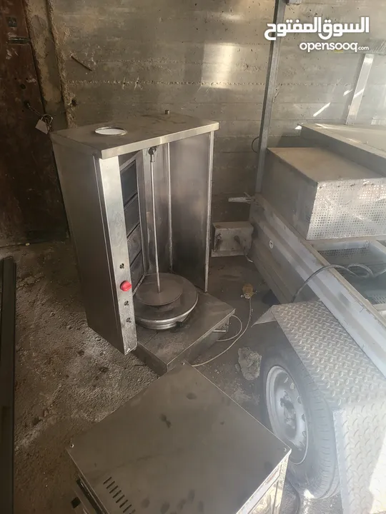لكل لبفكر يبدا بمشروع جديد وحاب يترزق عندنا لحل مطعم متنقل سارعو في الاتصال على رقم مزودا بنضام صوت
