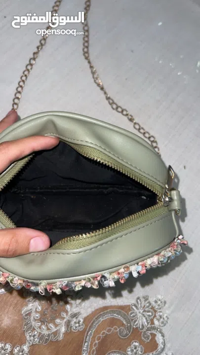 شنطة كتف لون زيتي