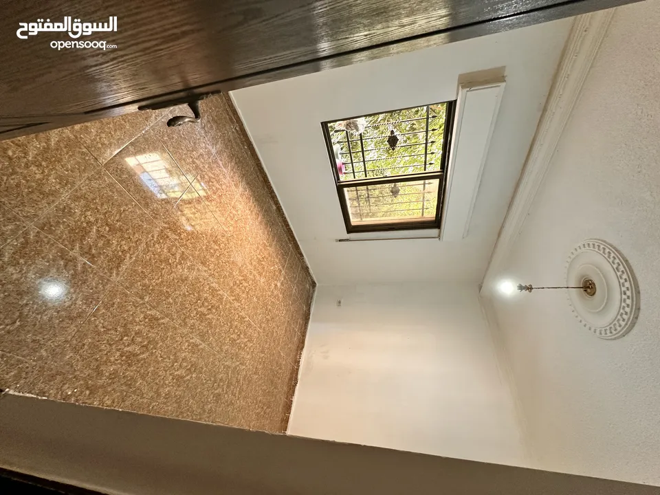 شقة للبيع في جبل الزهور الاسكانات خلف مسجد خليل السالم
