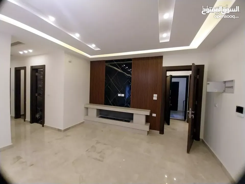 شقة طابق شبه ارضي بمساحه 210 متر مع ترس 300 متر للبيع في مرج الحمام  ( Property ID : 30883 )